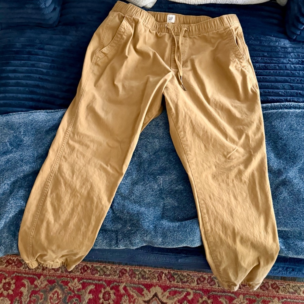 Men's GAP Brand khaki Jogger style Pants